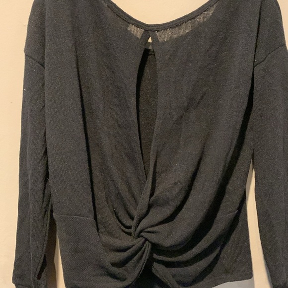 Black Large key hole opening sweater - Picture 3 of 5